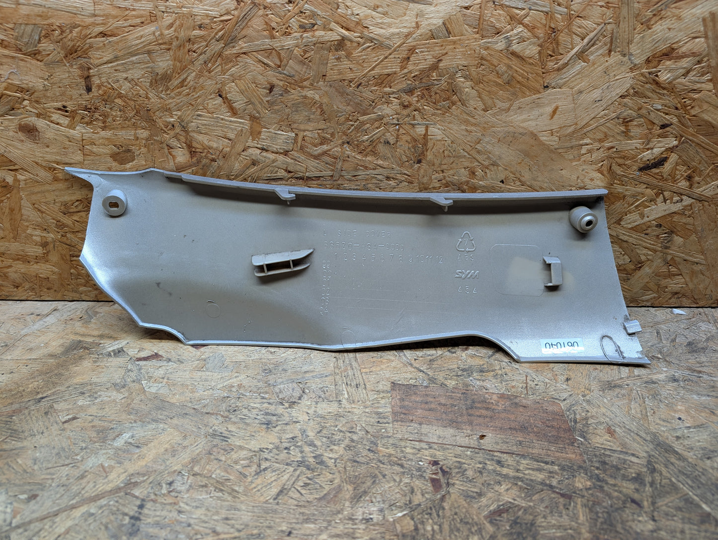 Sym Shark 125 Seitenverkleidung unten Links