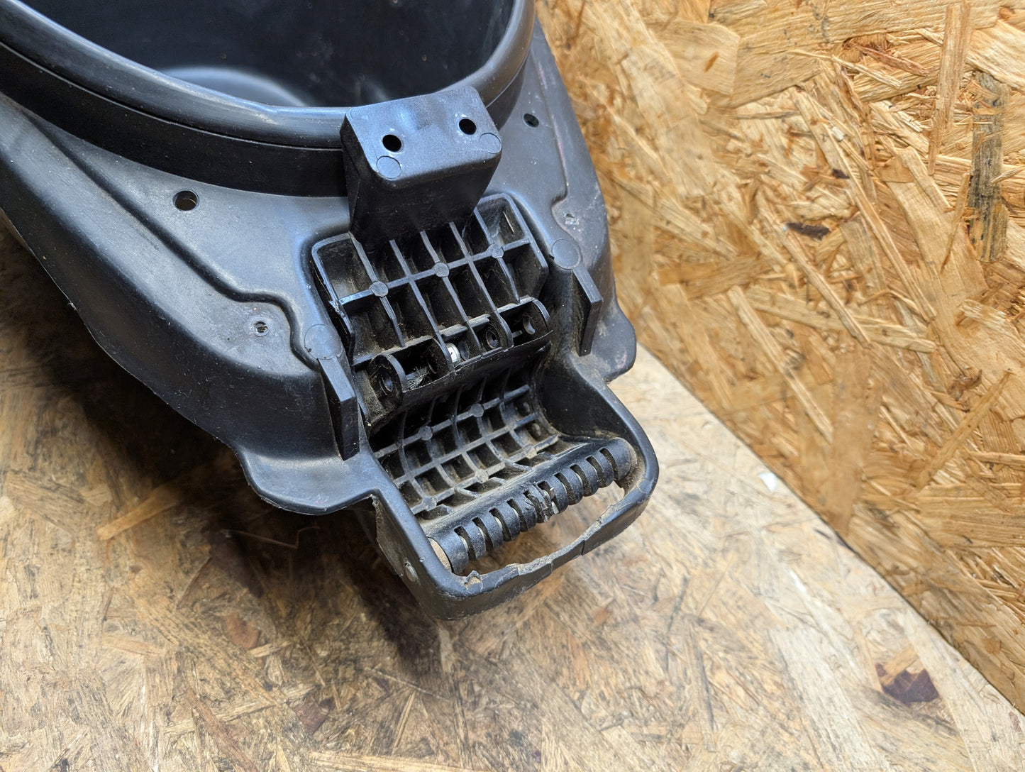 Aprilia SR50 Helmfach