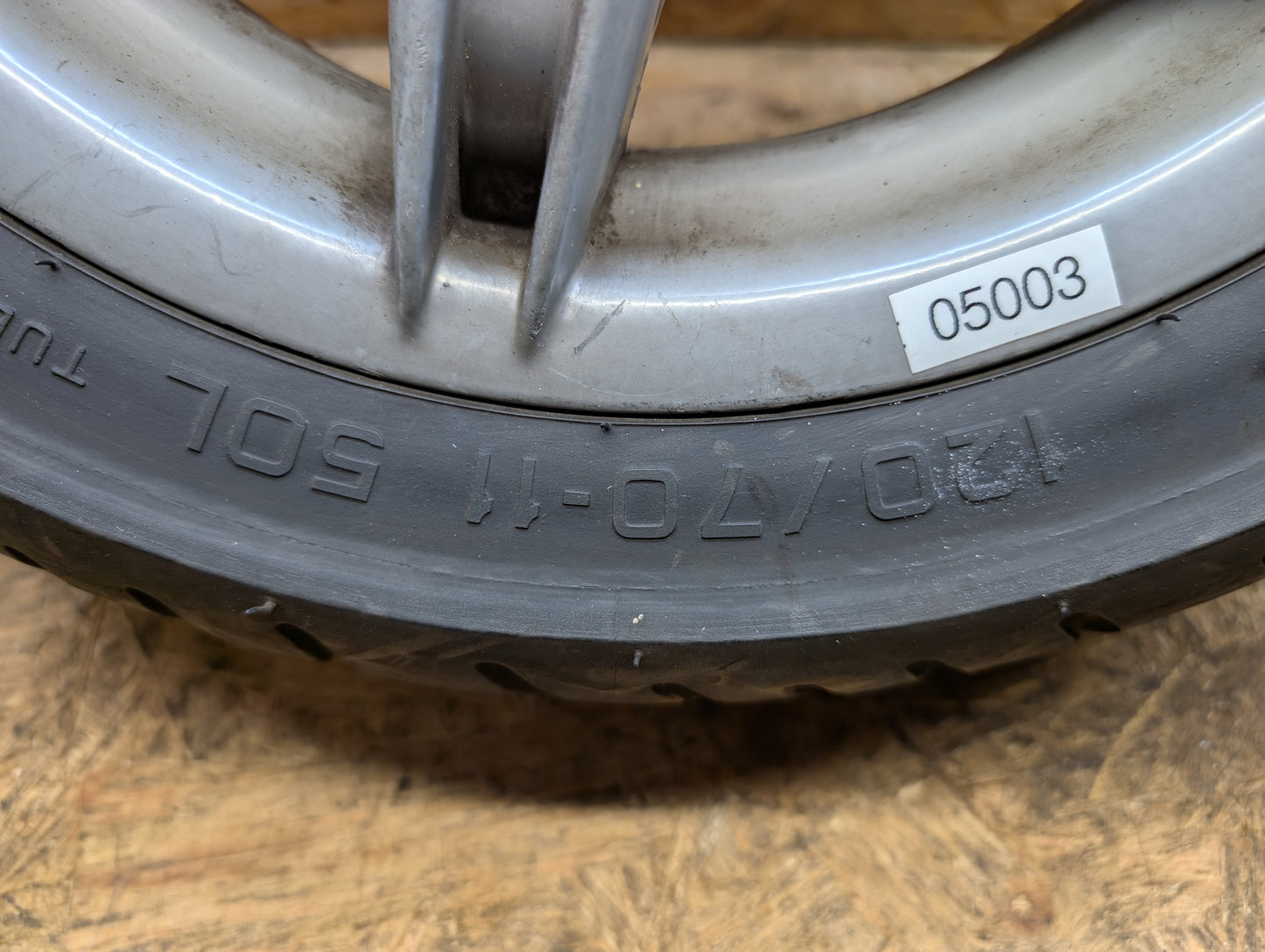 Piaggio Hexagon LXT 180 Vorderreifen