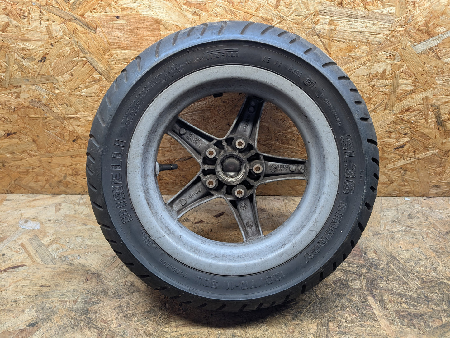 Piaggio Hexagon LXT 180 Vorderreifen
